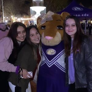 Meet your Posher, Majo